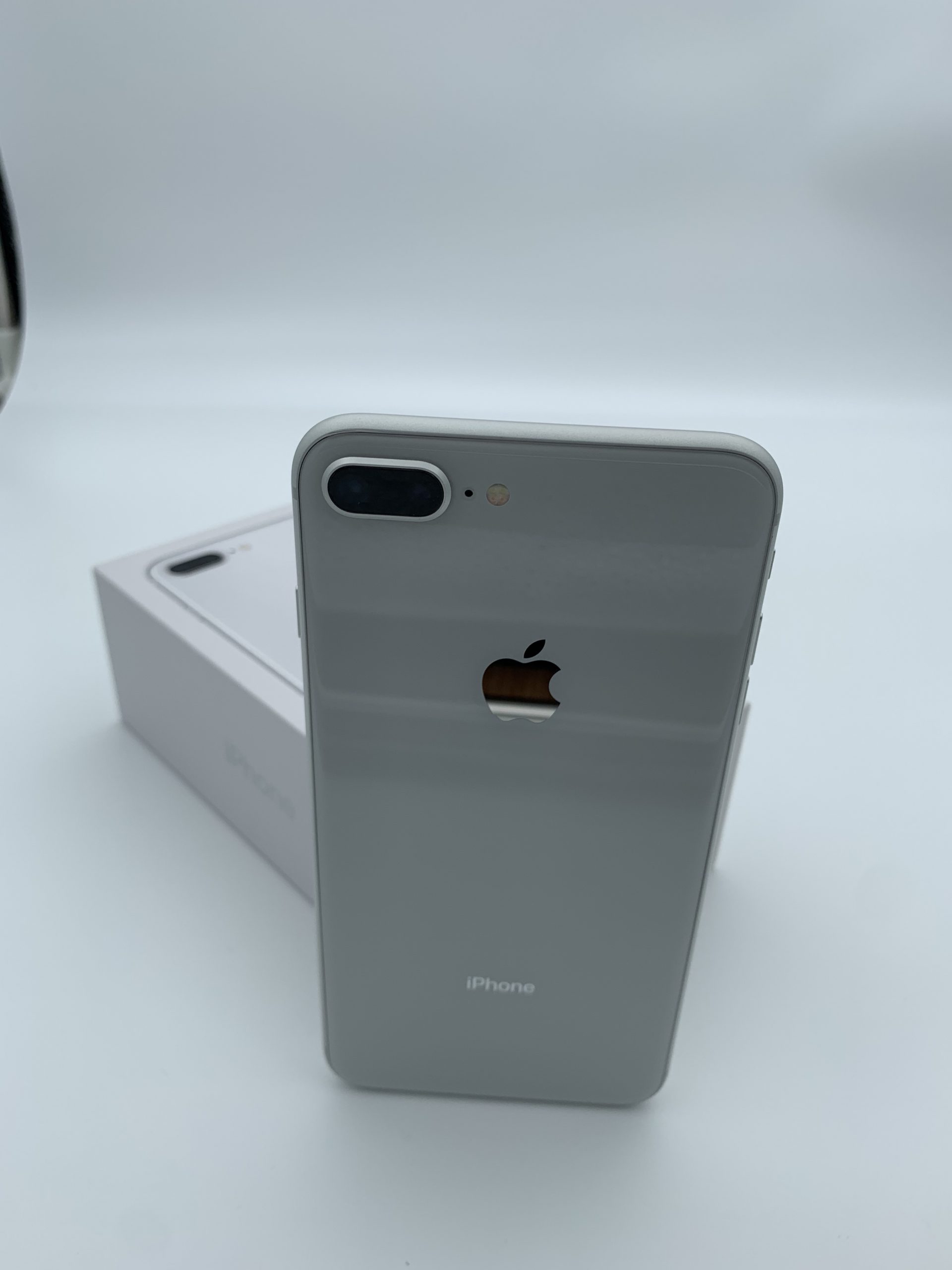 iPhone 8 PLUS 64GB (Used)